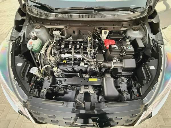 Nissan Kicks, 2024 completely accident-free, original paint.