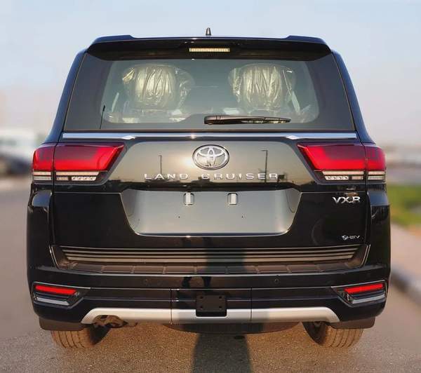 Toyota Land Cruiser VXR 2026 Hybrid 3.5- GCC Specs - Brand New