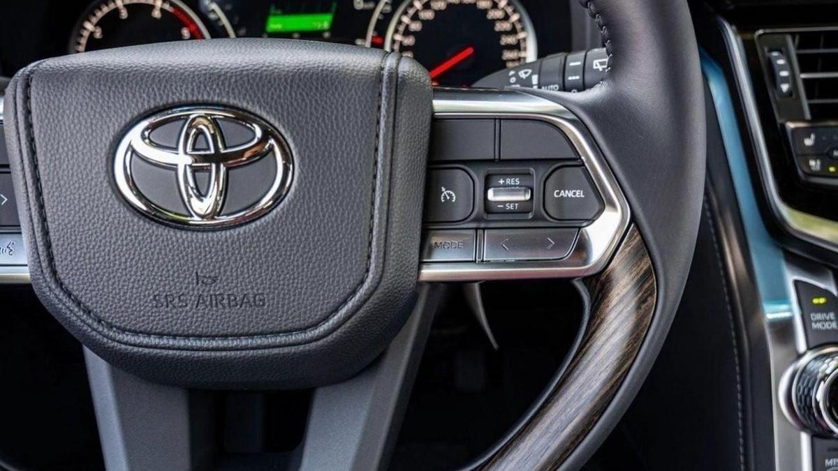 Toyota Land Cruiser VXR 3.3L-18-18