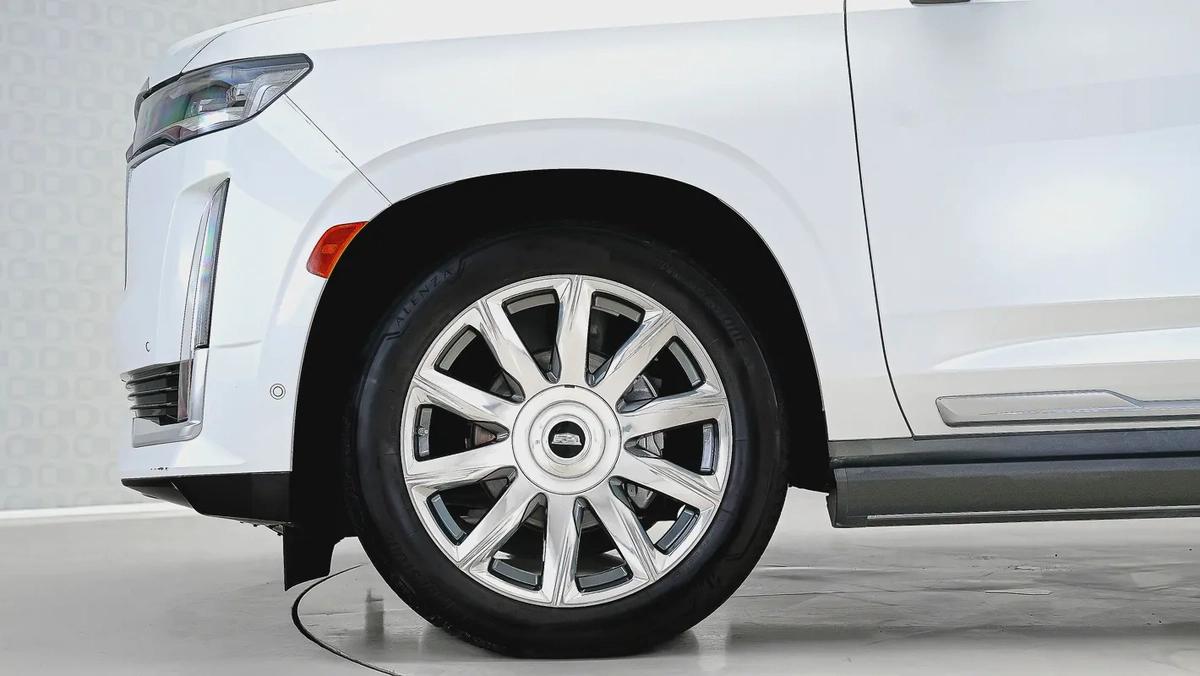 Special Offer | AED 3,921 PM | Captain Chairs, Low KM, Rear ENT | Escalade Premium Luxury-11-11