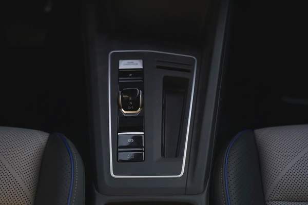 VOLKSWAGEN GOLF R 1.5L TOURBO MODEL 2025 FULL OPTION