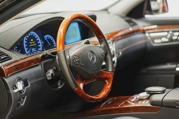 AED 1302 | MERCEDES S500 AMG 2012 | PRISTINE CONDITION | LOW KMS | HI SPECS | 1 YEAR WARRANTY