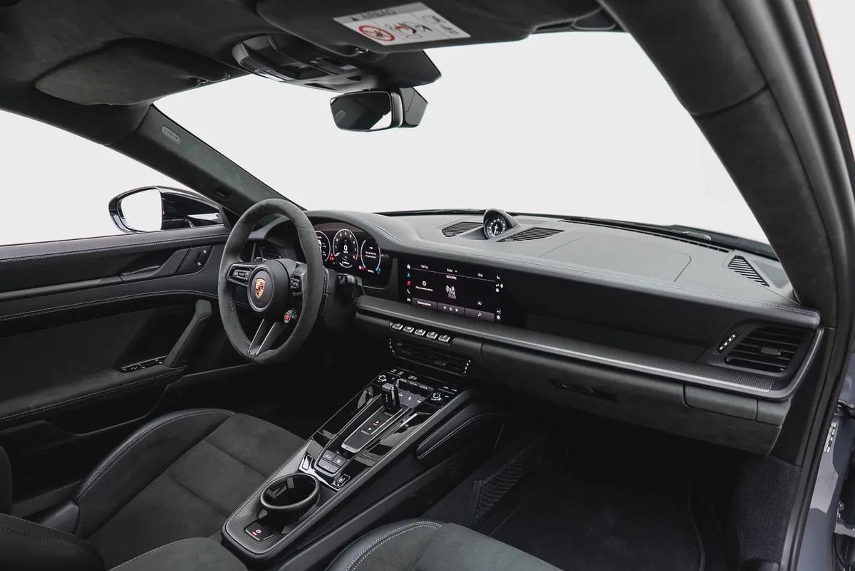 2025 PORSCHE 911 CARRERA GTS WITH WARRANTY.-7-7