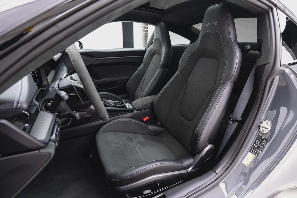 2025 PORSCHE 911 CARRERA GTS WITH WARRANTY.-16-16