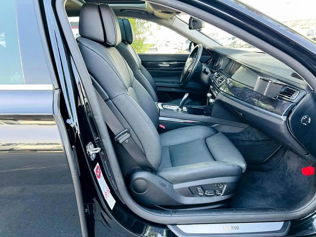 BMW 750I | 2010 | ONLY : 110417 KM | CLEAN TITLE | JAPAN IMPORT-16-16
