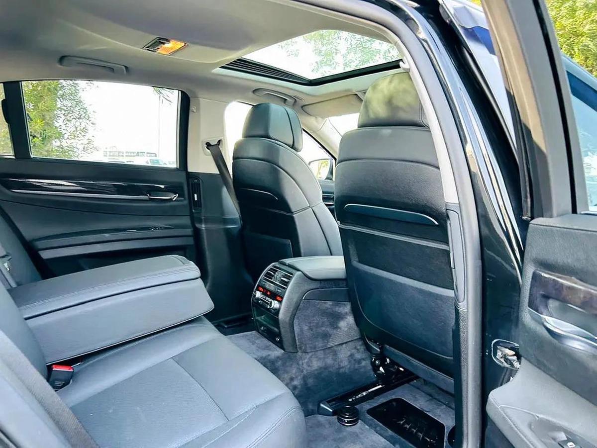 BMW 750I | 2010 | ONLY : 110417 KM | CLEAN TITLE | JAPAN IMPORT-9-9