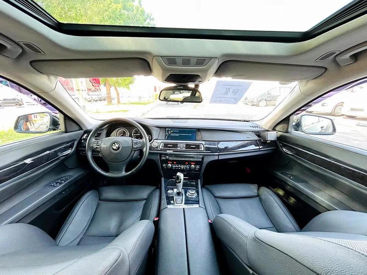 BMW 750I | 2010 | ONLY : 110417 KM | CLEAN TITLE | JAPAN IMPORT-5-5