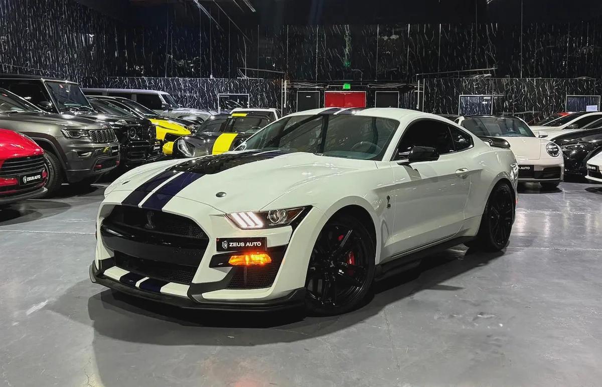 Ford Mustang Shelby GT500 2022 GCC specs, White/Blue for 375,000.00 AED-0-0