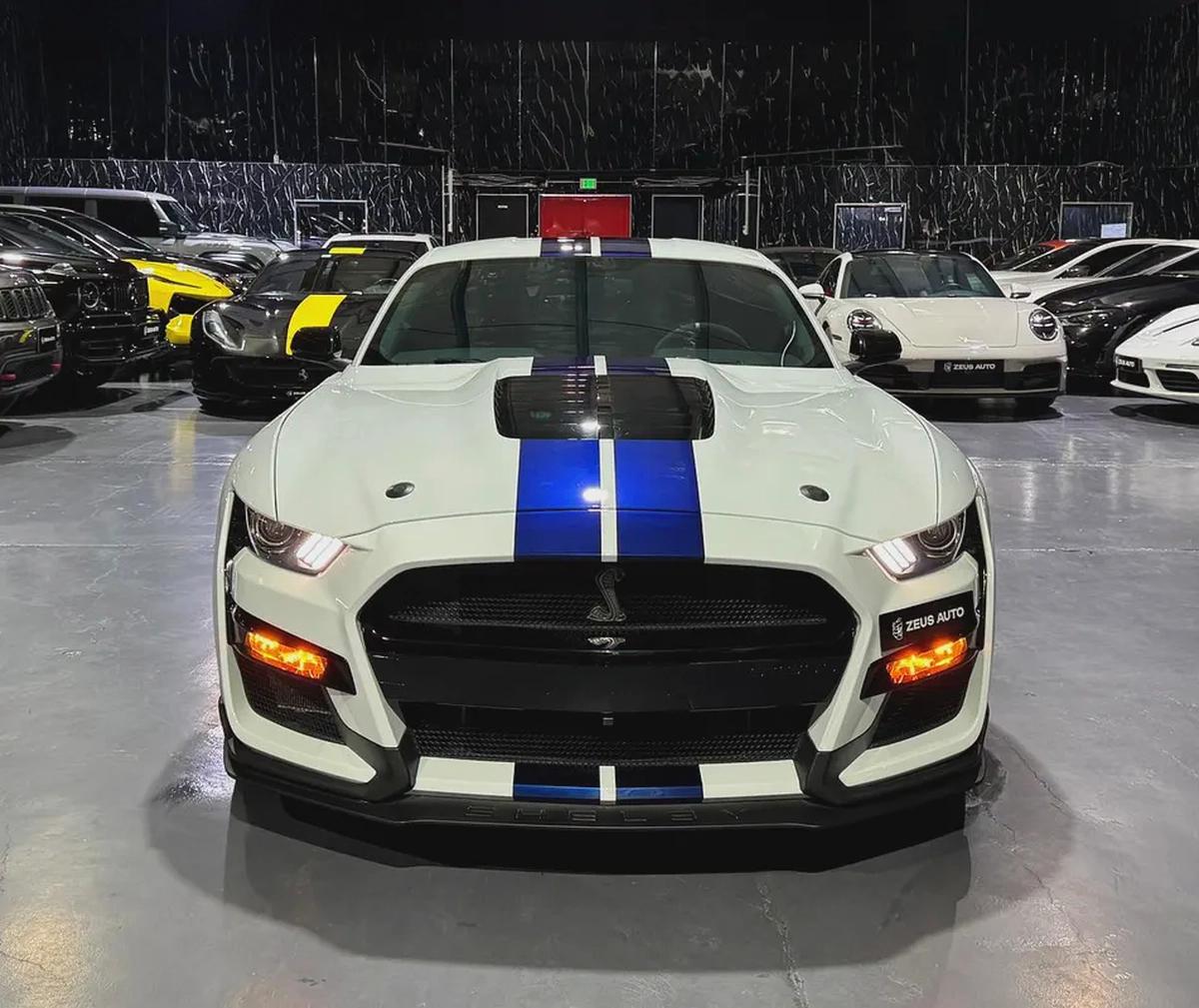 Ford Mustang Shelby GT500 2022 GCC specs, White/Blue for 375,000.00 AED-1-1