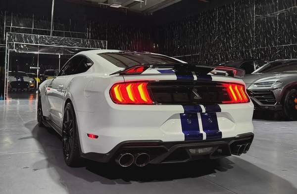 Ford Mustang Shelby GT500 2022 GCC specs, White/Blue for 375,000.00 AED