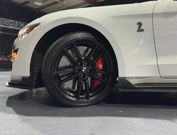 Ford Mustang Shelby GT500 2022 GCC specs, White/Blue for 375,000.00 AED