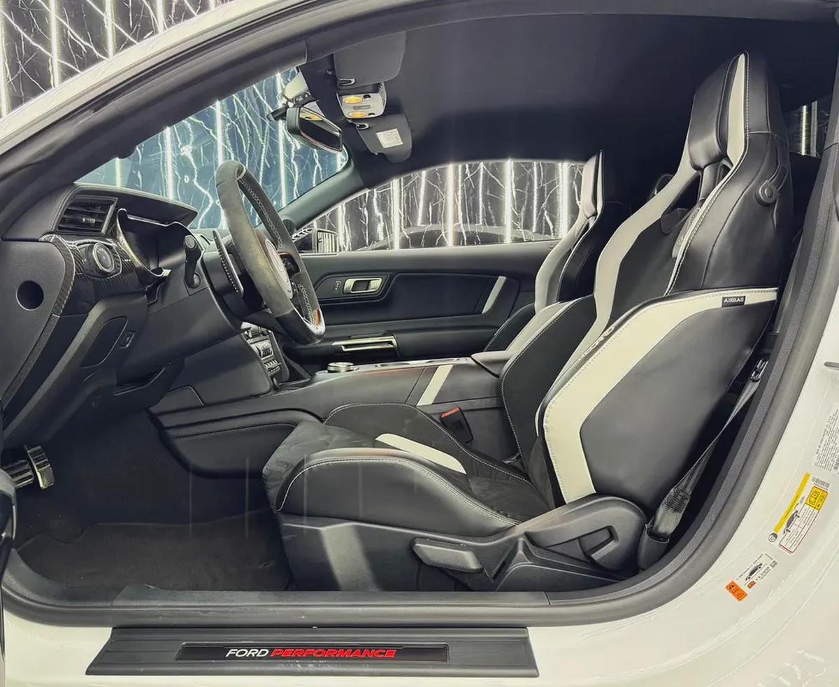 Ford Mustang Shelby GT500 2022 GCC specs, White/Blue for 375,000.00 AED-11-11