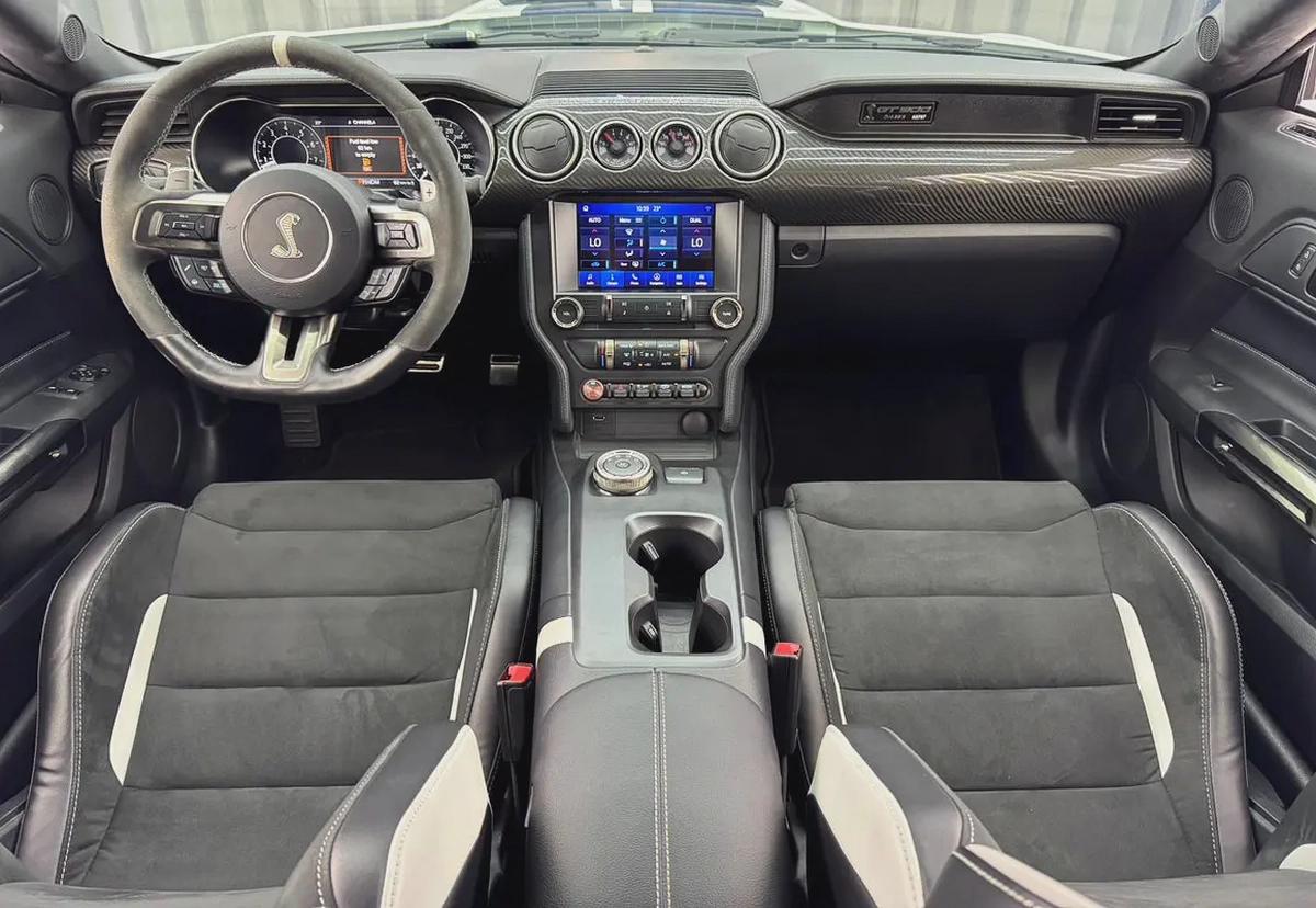 Ford Mustang Shelby GT500 2022 GCC specs, White/Blue for 375,000.00 AED-17-17