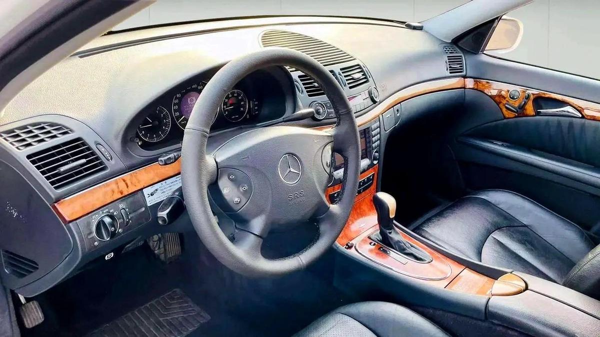 BENZ E240 | V6 | CLEAN CAR FRESH JAPAN IMPORT-10-10