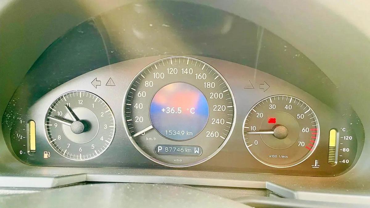 BENZ E240 | V6 | CLEAN CAR FRESH JAPAN IMPORT-3-3