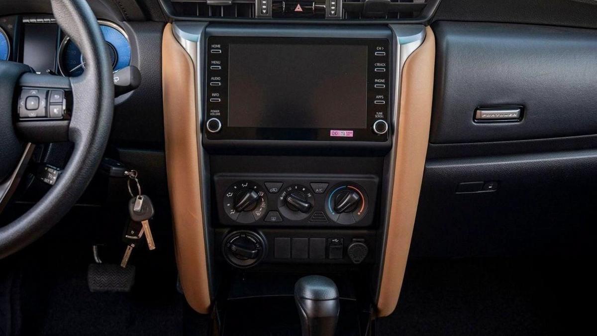Toyota Fortuner FORTUNER SR5 2.7L PETROL FULL OPTION 4X4 2025-9-9