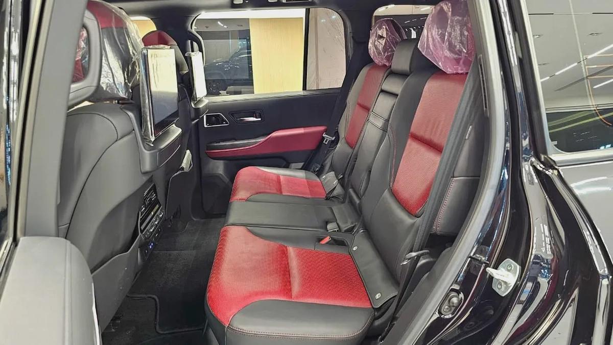 TOYOTA - LAND CRUISER - GR SPORT - 2023 - GCC SPECS - 130,000KM - FULL SERVICE HISTORY FROM AGENCY-7-7