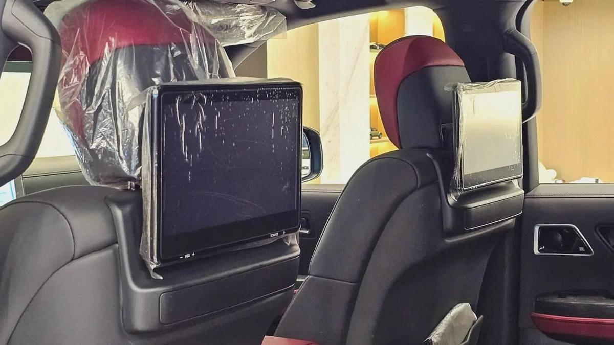 TOYOTA - LAND CRUISER - GR SPORT - 2023 - GCC SPECS - 130,000KM - FULL SERVICE HISTORY FROM AGENCY-8-8