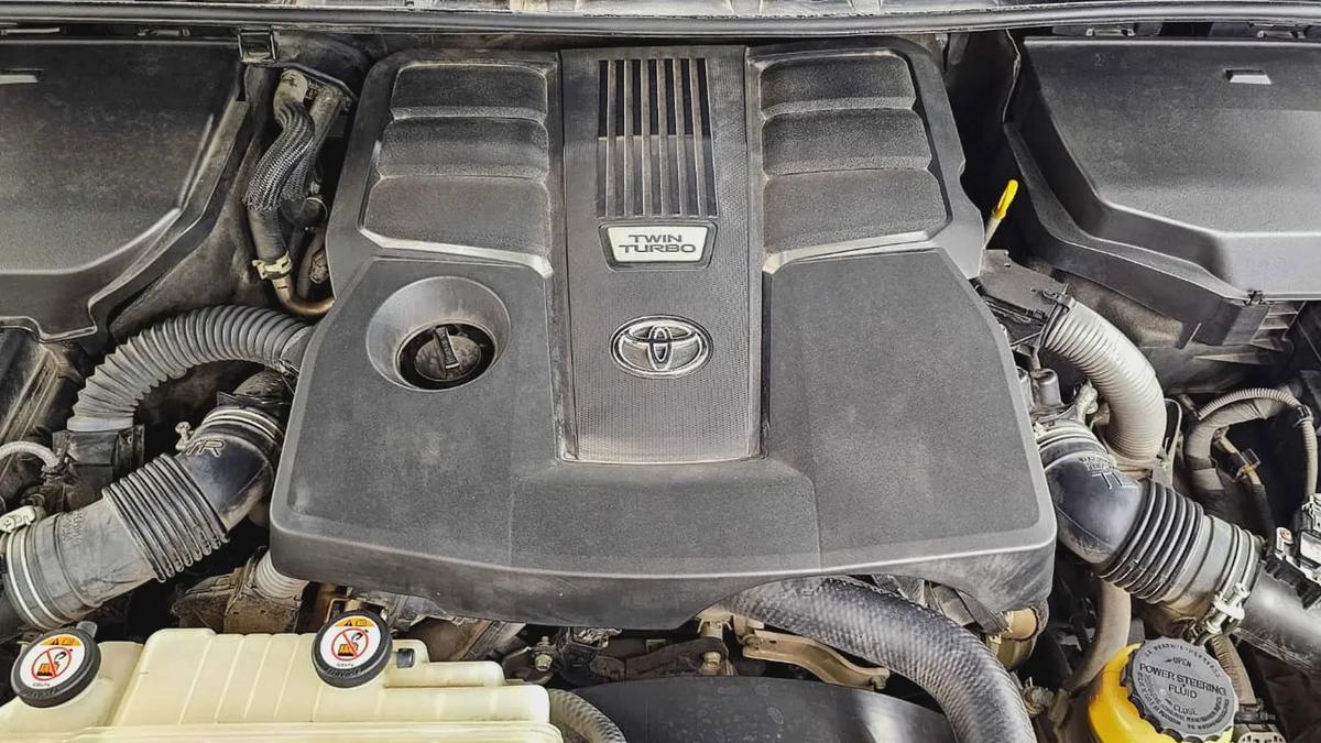 TOYOTA - LAND CRUISER - GR SPORT - 2023 - GCC SPECS - 130,000KM - FULL SERVICE HISTORY FROM AGENCY-10-10