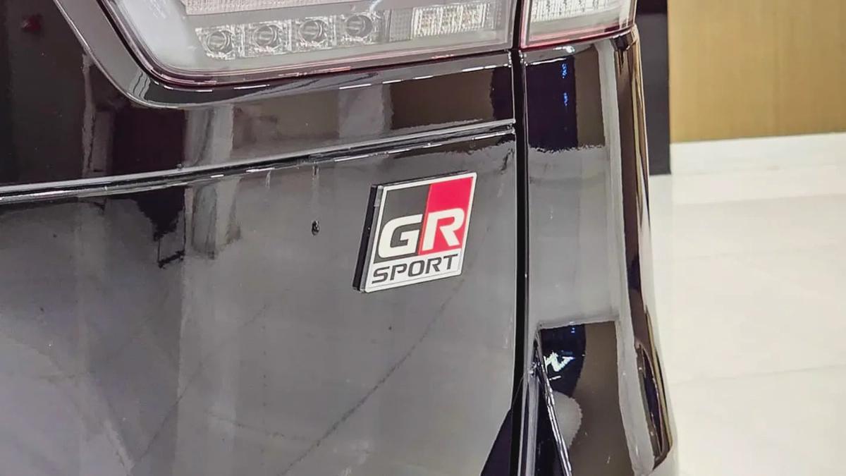 TOYOTA - LAND CRUISER - GR SPORT - 2023 - GCC SPECS - 130,000KM - FULL SERVICE HISTORY FROM AGENCY-13-13