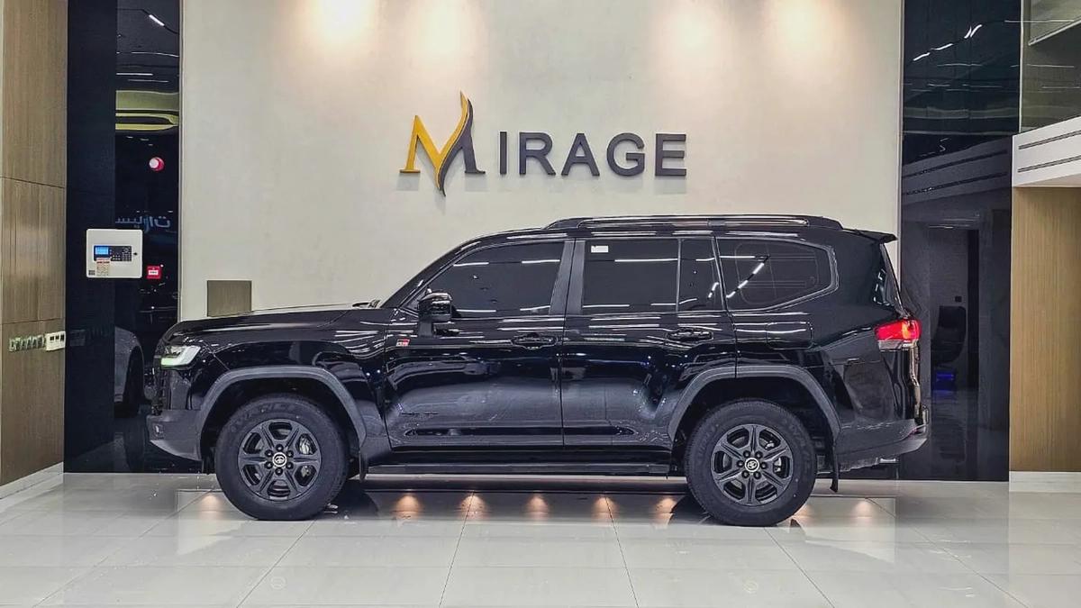 TOYOTA - LAND CRUISER - GR SPORT - 2023 - GCC SPECS - 130,000KM - FULL SERVICE HISTORY FROM AGENCY-16-16