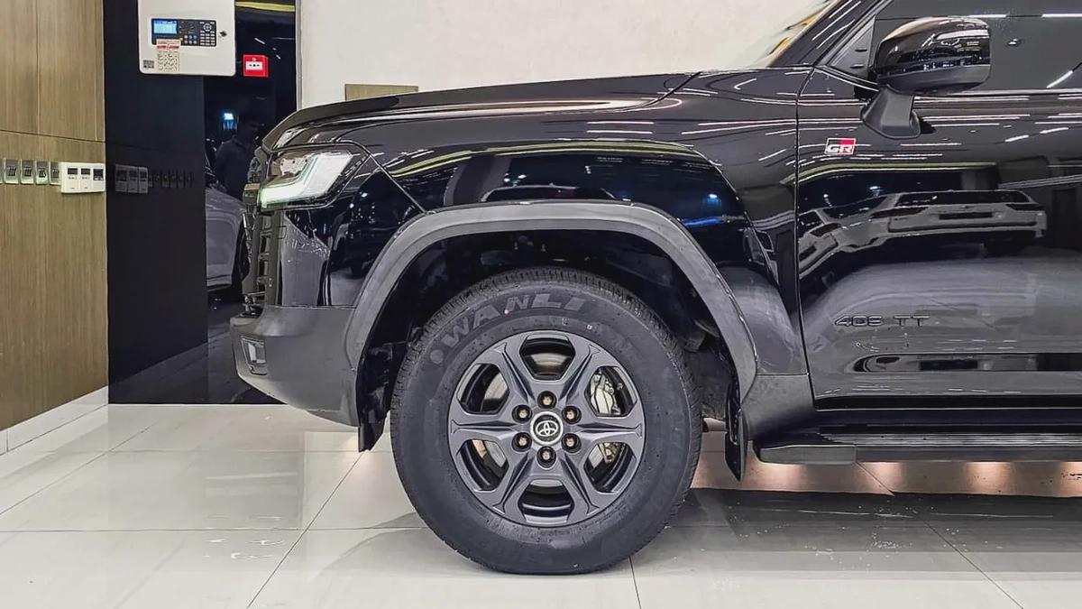 TOYOTA - LAND CRUISER - GR SPORT - 2023 - GCC SPECS - 130,000KM - FULL SERVICE HISTORY FROM AGENCY-17-17