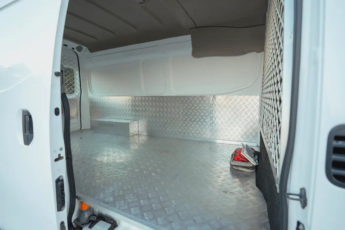 High-Roof Delivery Van | Automatic | GCC Specs | Ref#N26638-7-7