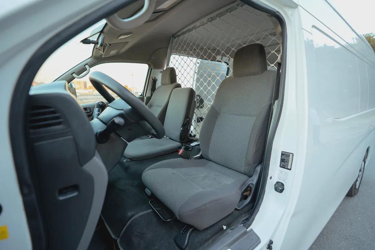 High-Roof Delivery Van | Automatic | GCC Specs | Ref#N26638-8-8