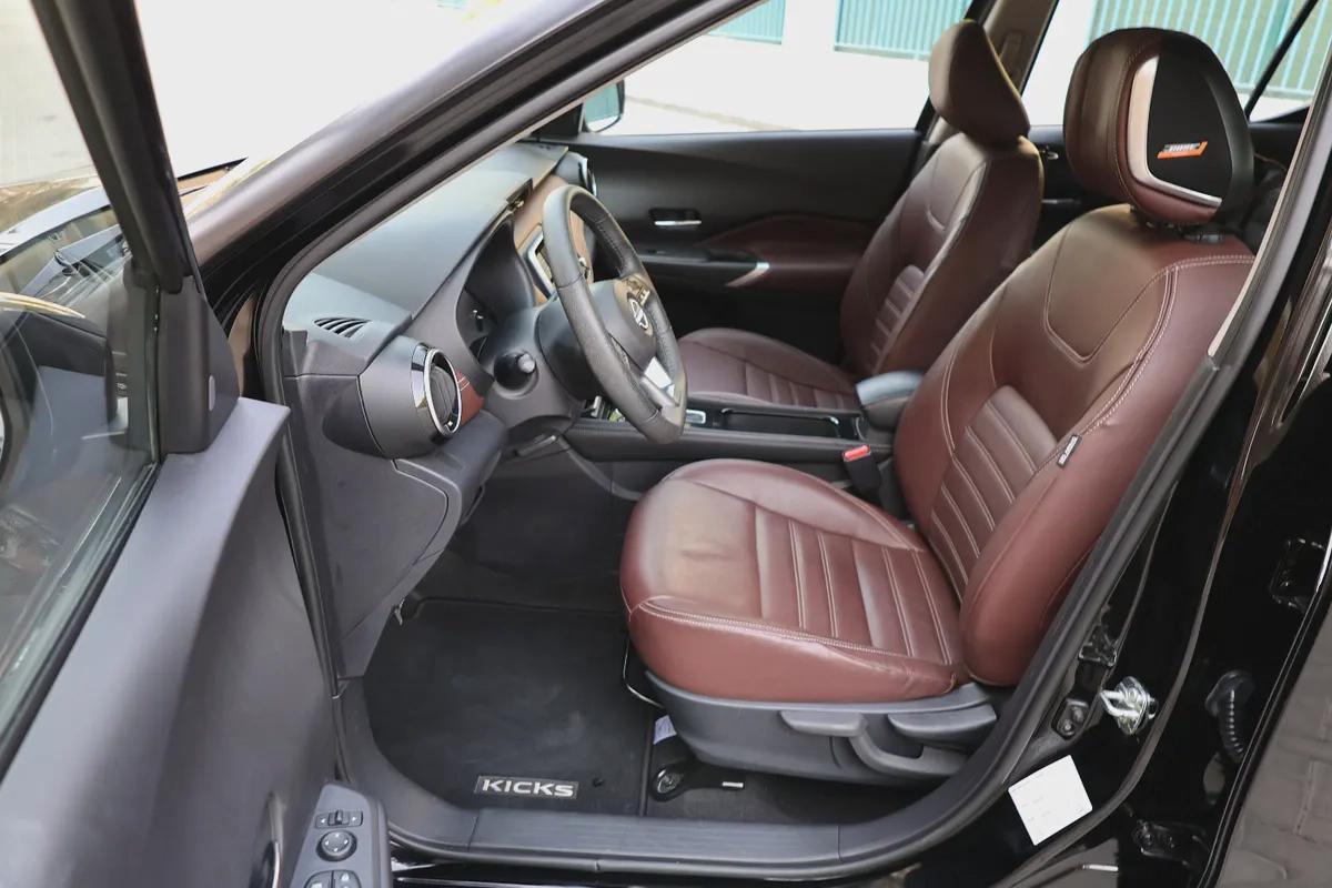 NISSAN KICKS SL 1.6L - GCC SPECS - 5 YEARS UNDER WARRANTY - FREE SERVICE CONTRACT - ACCIDENT FREE --11-11