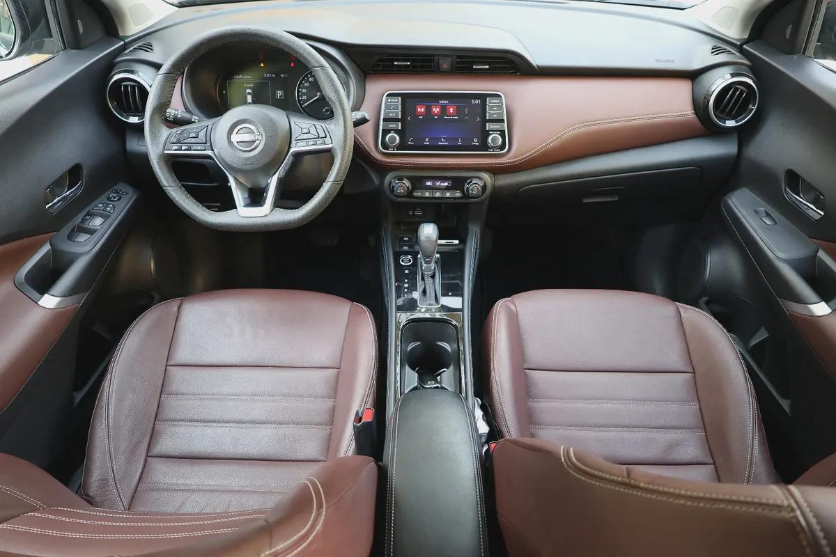 NISSAN KICKS SL 1.6L - GCC SPECS - 5 YEARS UNDER WARRANTY - FREE SERVICE CONTRACT - ACCIDENT FREE --15-15