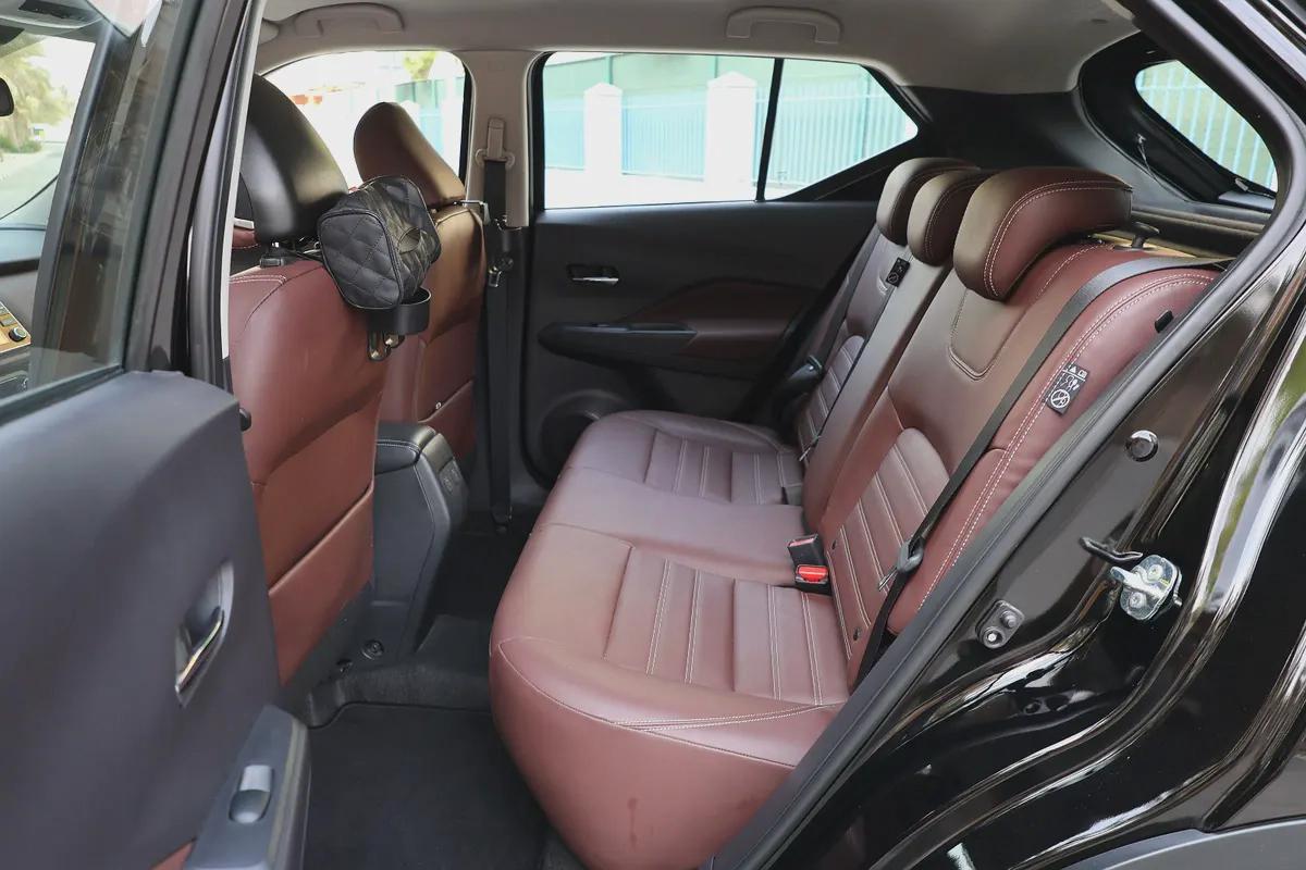 NISSAN KICKS SL 1.6L - GCC SPECS - 5 YEARS UNDER WARRANTY - FREE SERVICE CONTRACT - ACCIDENT FREE --17-17