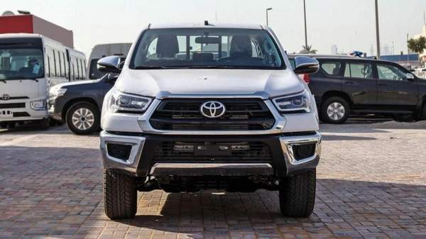Toyota Hilux HILUX SR5 2.4L MT DIESEL 2024