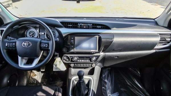Toyota Hilux HILUX SR5 2.4L MT DIESEL 2024