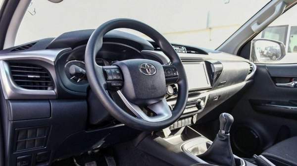 Toyota Hilux HILUX SR5 2.4L MT DIESEL 2024