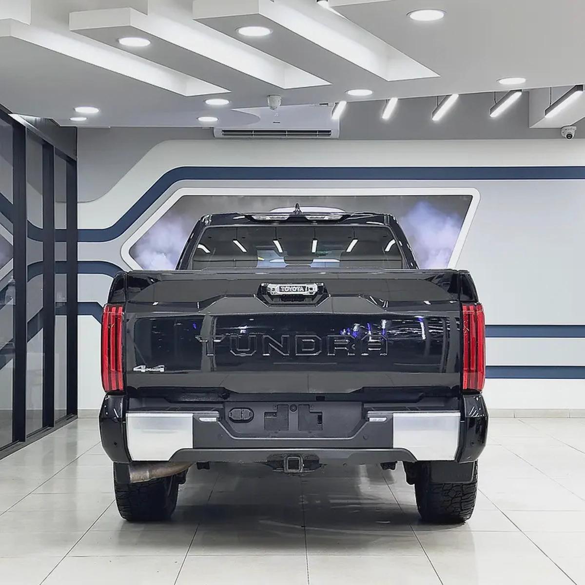2023 Toyota Tundra Limited-4-4