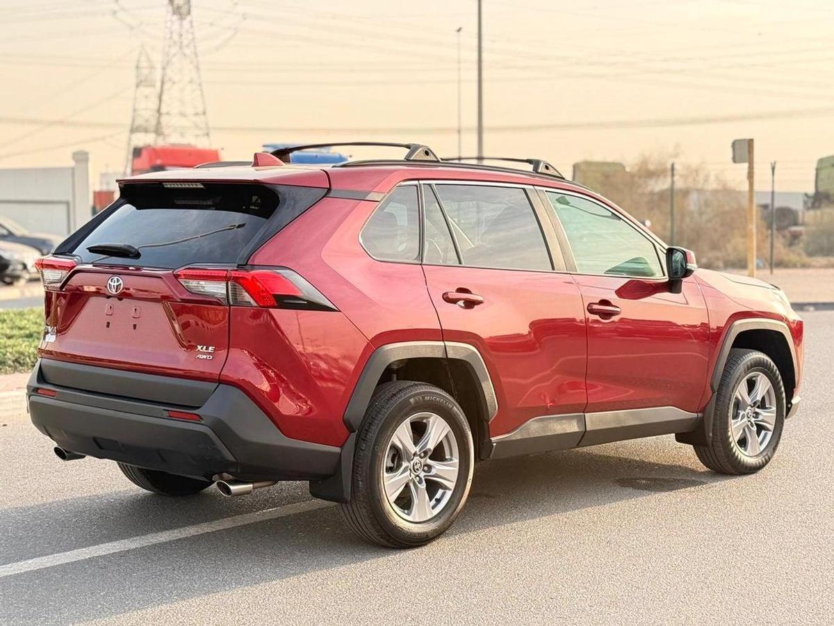 Toyota RAV4 XLE 2.5L AWD Full option 2023-2-2