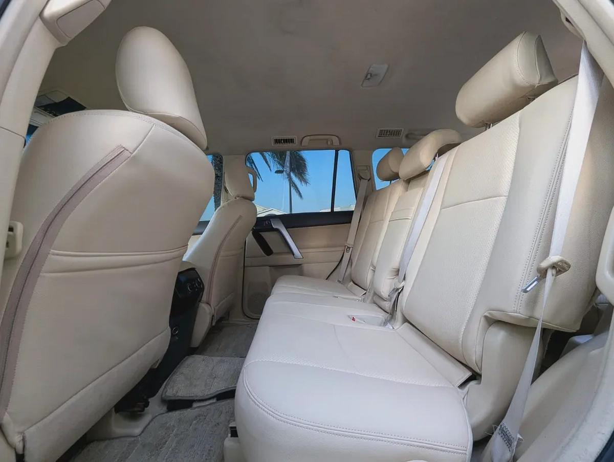 TOYOTA PRADO 2015 GCC V4 2.7L IN EXCELLENT CONDITION-4-4