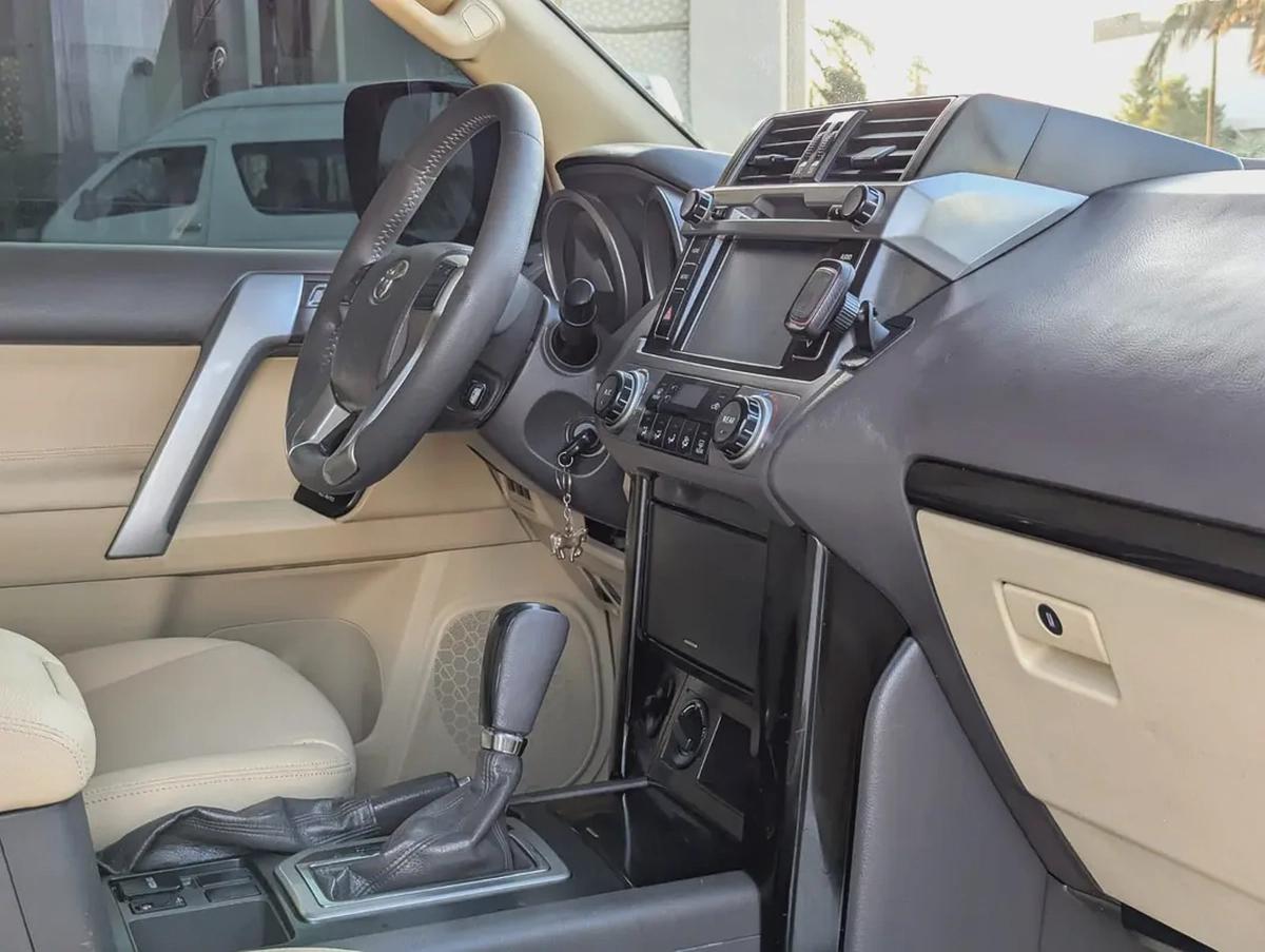 TOYOTA PRADO 2015 GCC V4 2.7L IN EXCELLENT CONDITION-11-11