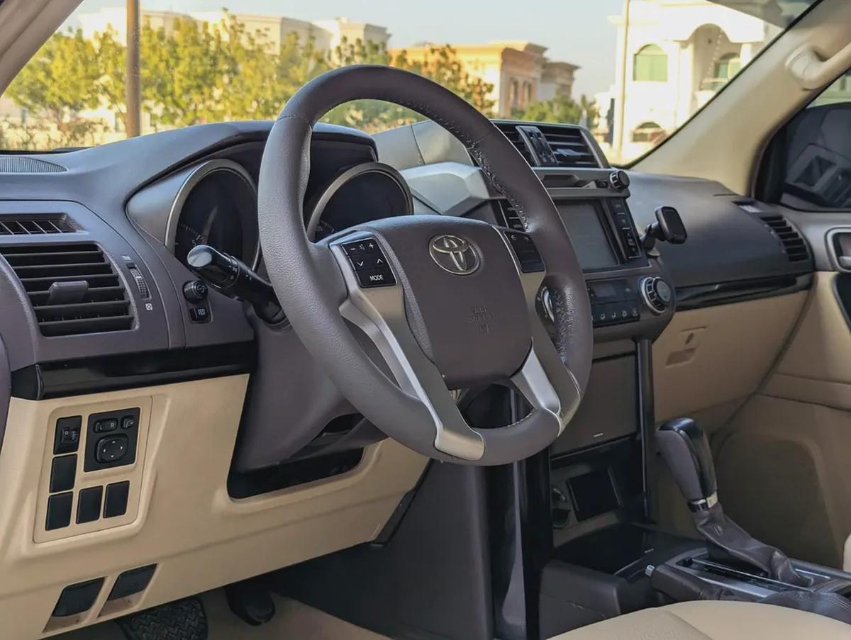 TOYOTA PRADO 2015 GCC V4 2.7L IN EXCELLENT CONDITION-12-12