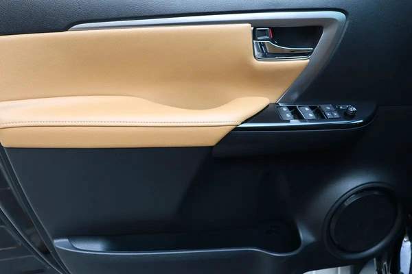 TOYOTA FORTUNER VXR V6 - GCC SPECS - UNDER WARRANTY - FULL SERVICE HISTORY - ACCIDENT FREE -