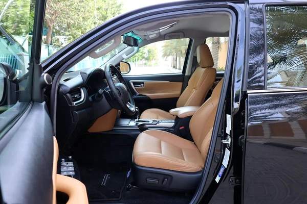 TOYOTA FORTUNER VXR V6 - GCC SPECS - UNDER WARRANTY - FULL SERVICE HISTORY - ACCIDENT FREE -