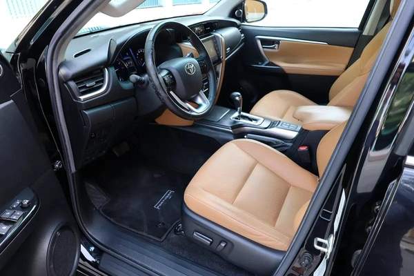 TOYOTA FORTUNER VXR V6 - GCC SPECS - UNDER WARRANTY - FULL SERVICE HISTORY - ACCIDENT FREE -