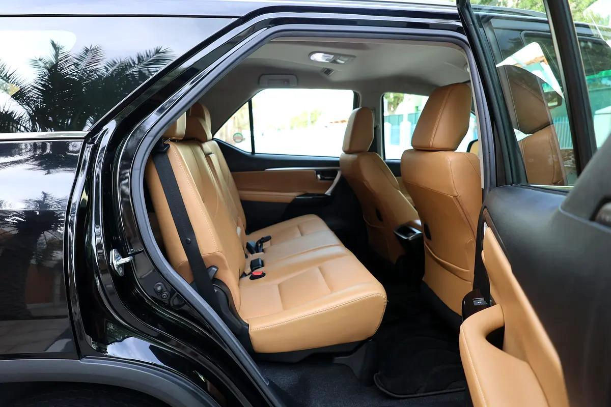 TOYOTA FORTUNER VXR V6 - GCC SPECS - UNDER WARRANTY - FULL SERVICE HISTORY - ACCIDENT FREE --9-9