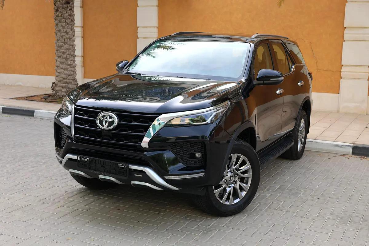 TOYOTA FORTUNER VXR V6 - GCC SPECS - UNDER WARRANTY - FULL SERVICE HISTORY - ACCIDENT FREE --10-10