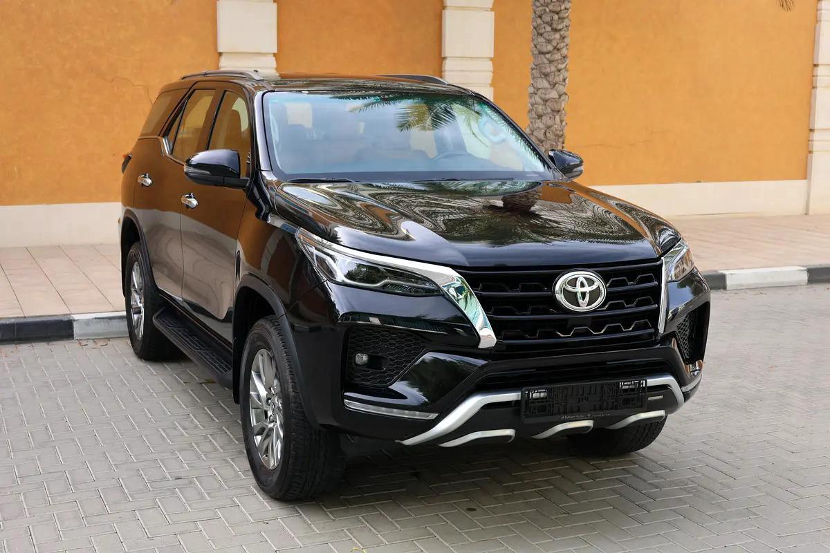 TOYOTA FORTUNER VXR V6 - GCC SPECS - UNDER WARRANTY - FULL SERVICE HISTORY - ACCIDENT FREE --0-0