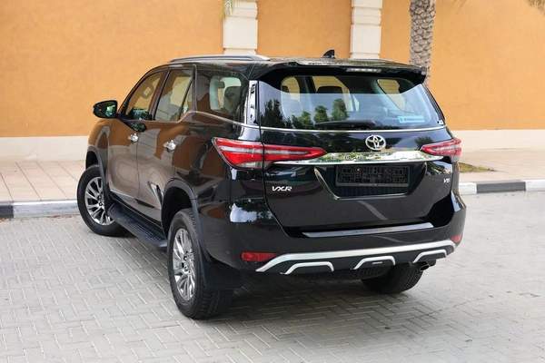 TOYOTA FORTUNER VXR V6 - GCC SPECS - UNDER WARRANTY - FULL SERVICE HISTORY - ACCIDENT FREE -