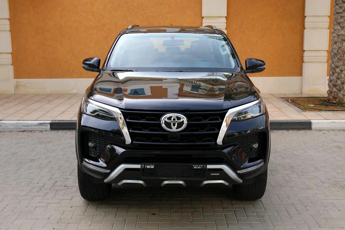 TOYOTA FORTUNER VXR V6 - GCC SPECS - UNDER WARRANTY - FULL SERVICE HISTORY - ACCIDENT FREE --8-8