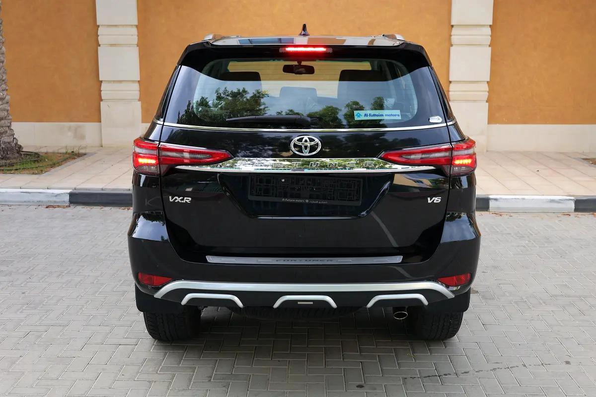 TOYOTA FORTUNER VXR V6 - GCC SPECS - UNDER WARRANTY - FULL SERVICE HISTORY - ACCIDENT FREE --7-7