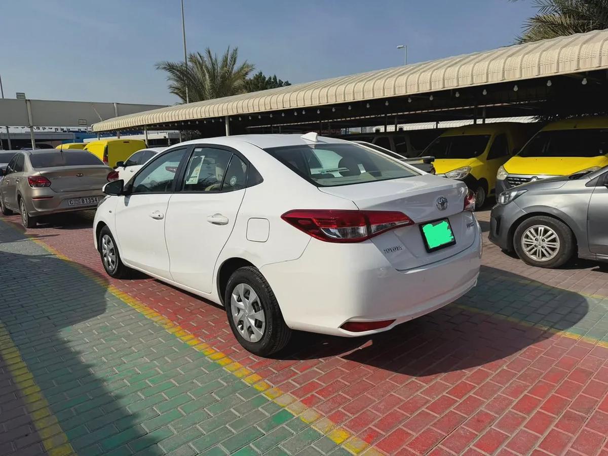 TOYOTA YARIS SEDAN KM IS NOT GENUINE-3-3