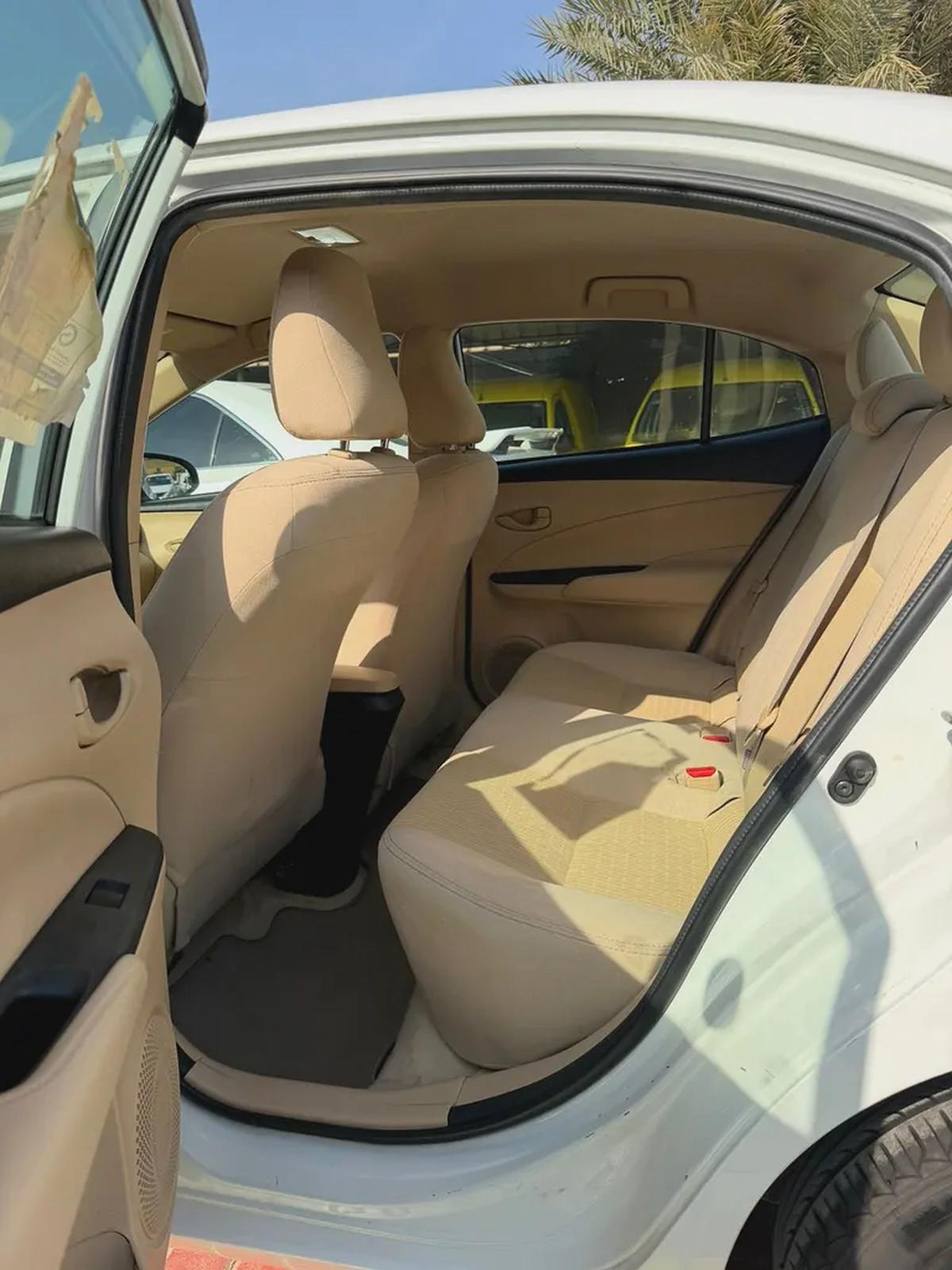 TOYOTA YARIS SEDAN KM IS NOT GENUINE-6-6